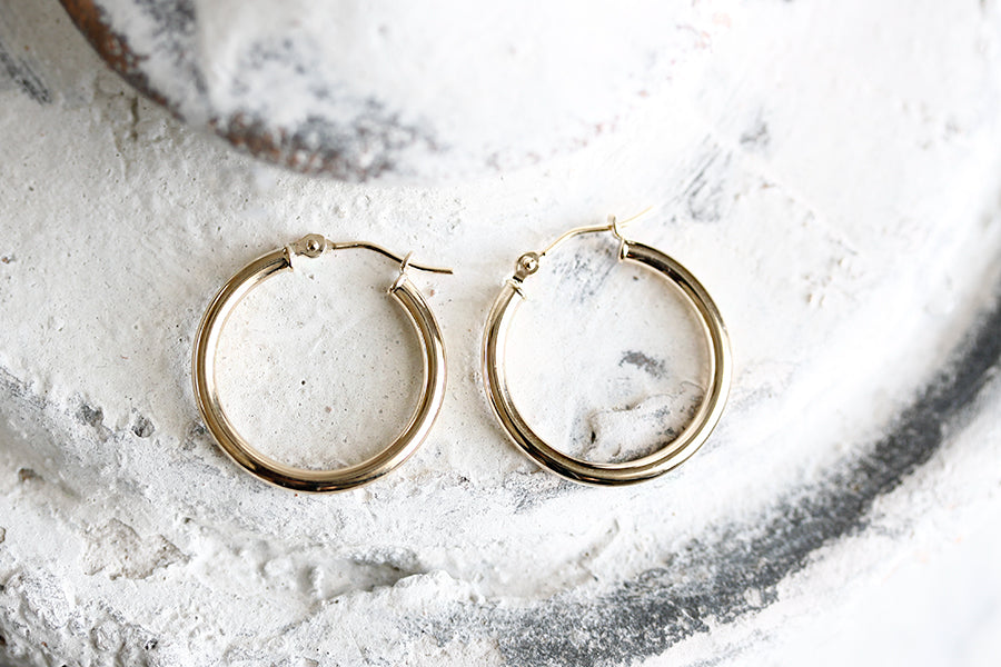 Minimalist Hoops Andrea Bonelli Jewelry 